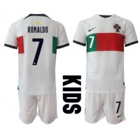 Koszulka piłkarska Portugalia Cristiano Ronaldo #7 Strój wyjazdowy dla dzieci MŚ 2022 tanio Krótki Rękaw (+ Krótkie spodenki)